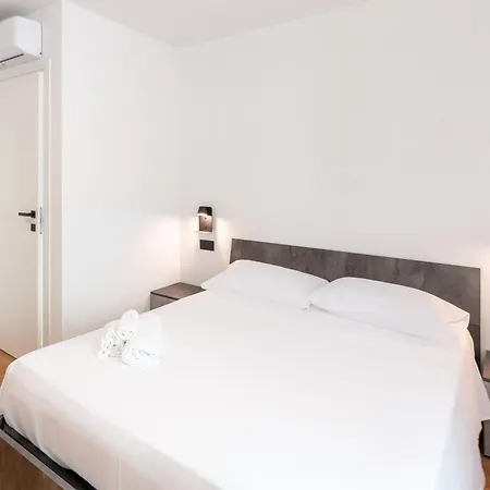 Lejlighed Dn Art Royale - D First Floor With View Terrace And Hot Tub - N Ground Floor With Internal Whirpool Blevio