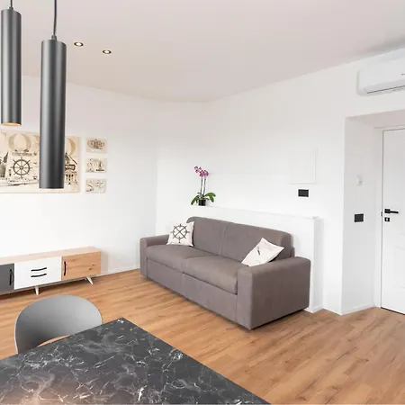 アパート Dn Art Royale - D First Floor With View Terrace And Hot Tub - N Ground Floor With Internal Whirpool ブレーヴィオ