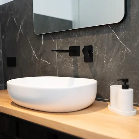 Dn Art Royale - D First Floor With View Terrace And Hot Tub - N Ground Floor With Internal Whirpool アパート *