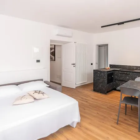 Dn Art Royale - D First Floor With View Terrace And Hot Tub - N Ground Floor With Internal Whirpool Blevio