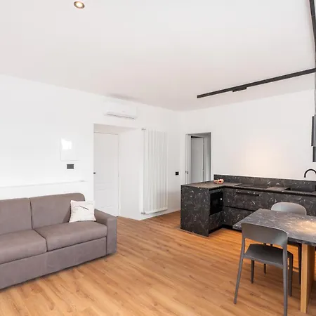 Dn Art Royale - D First Floor With View Terrace And Hot Tub - N Ground Floor With Internal Whirpool Lejlighed Blevio