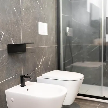 Dn Art Royale - D First Floor With View Terrace And Hot Tub - N Ground Floor With Internal Whirpool ブレーヴィオ