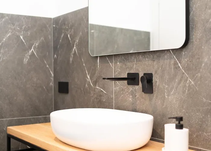 Dn Art Royale - D First Floor With View Terrace And Hot Tub - N Ground Floor With Internal Whirpool Διαμέρισμα *