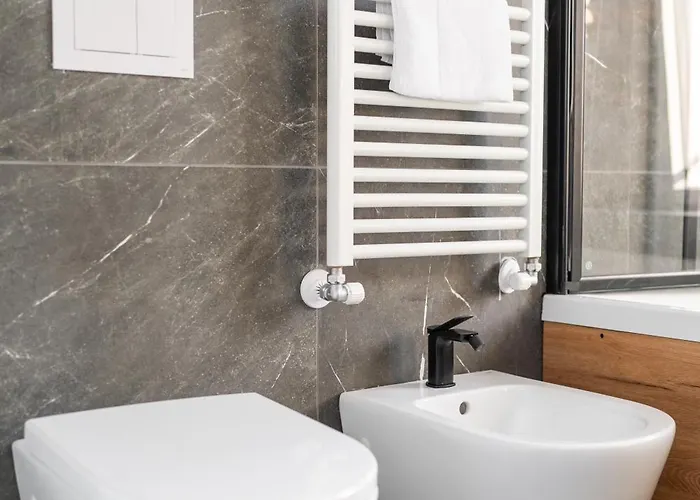 Dn Art Royale - D First Floor With View Terrace And Hot Tub - N Ground Floor With Internal Whirpool