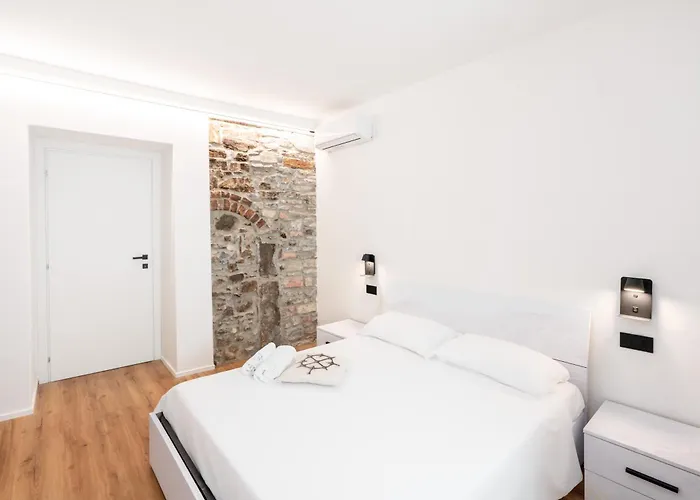 Dn Art Royale - D First Floor With View Terrace And Hot Tub - N Ground Floor With Internal Whirpool Blevio