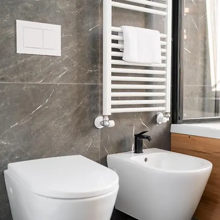 Dn Art Royale - D First Floor With View Terrace And Hot Tub - N Ground Floor With Internal Whirpool